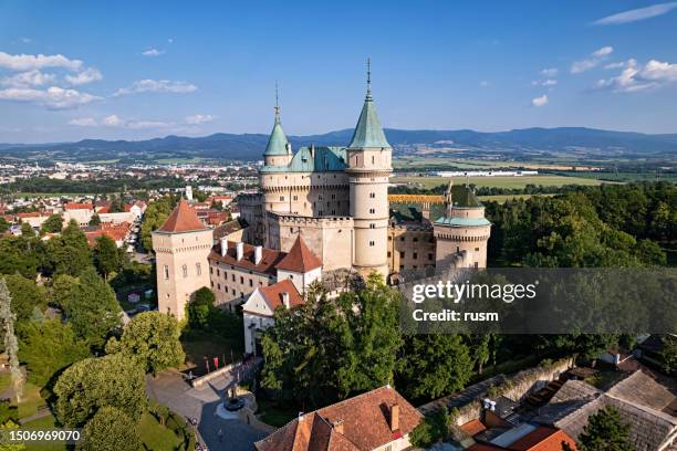 bojnice castle aerial, slovakia - 斯洛伐克 個照片及圖片檔