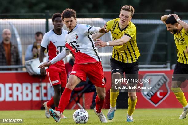 Joshua Rawlins of Jong FC Utrecht battles for the ball with Daan Huisman of VVV Venlo during the Keuken Kampioen Divisie match between Jong Utrecht...