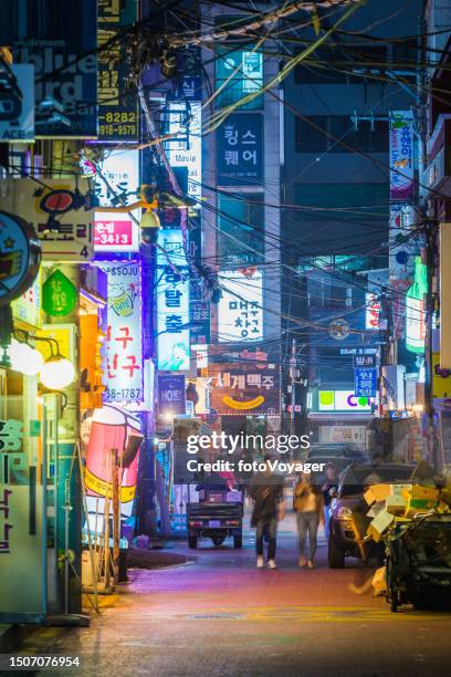 séoul nuit néon rues commerçantes bondées centre-ville paysage corée 2 - seoul stock photos et images de collection