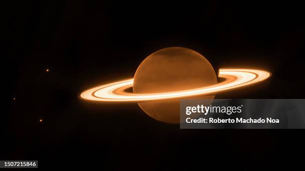 planet saturn - saturno fotografías e imágenes de stock