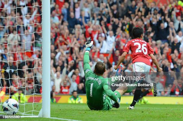 Mark Schwarzer of Fulham reacts after Shinji Kagawa of Manchester United scored his team's second goal during the Barclays Premier League match...