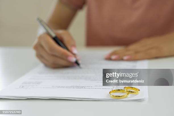 signing decree of divorce - divorce lawyer stock pictures, royalty-free photos & images