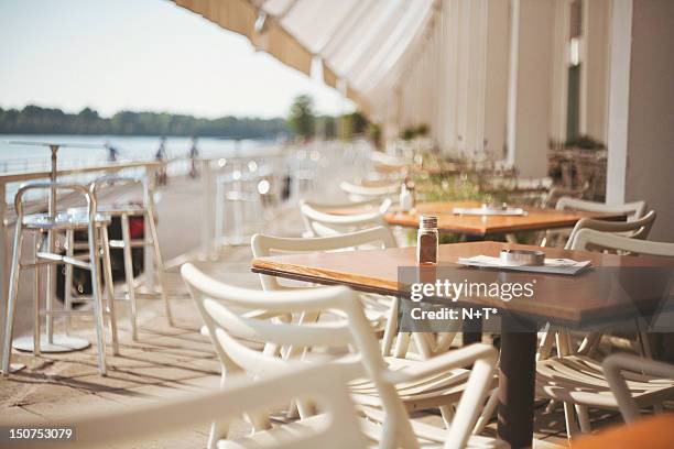 river cafe - pavement cafe stock pictures, royalty-free photos & images