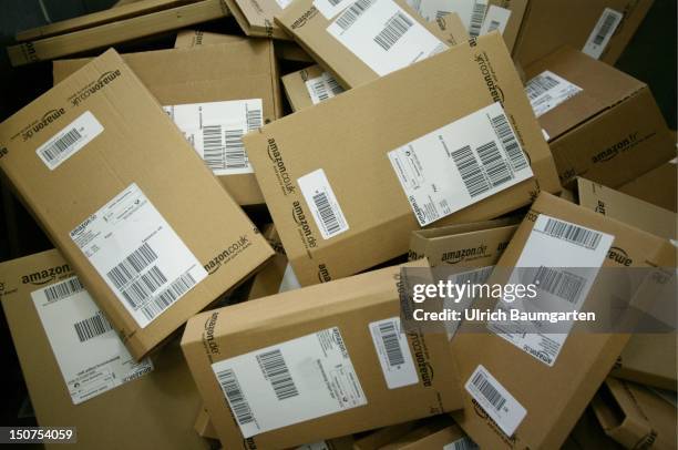 Forwarding department of amazon,de /Amazon Logistik GmbH, Pile of parcels
