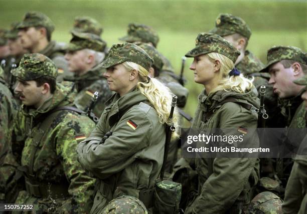 Normal Soldier 332 Bundeswehr Soldatin Stock Photos, High-Res Pictures, and Images ...