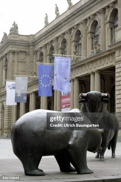 Bull and bear in front of Frankfurt Stock Exchange.