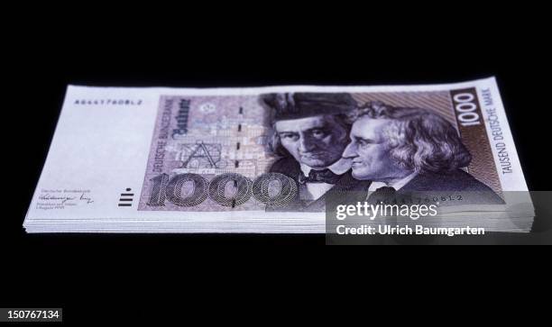 1000 Notes Bar 1000 Mark Banknote Photos and Premium High Res Pictures - Getty Images