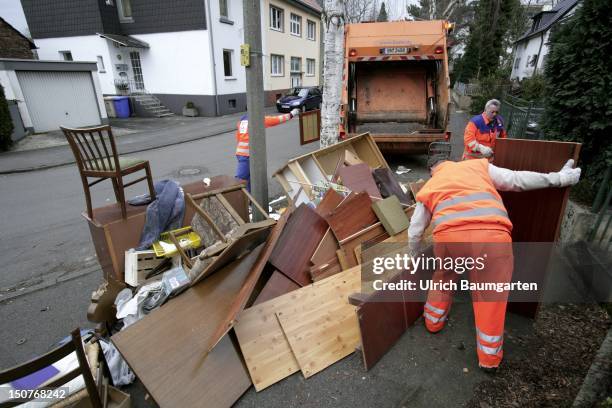 Bulk Garbage Collection Bulky Waste Collection Photos and Premium High Res Pictures - Getty Images