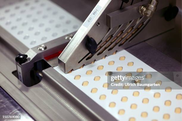 Production of pills in the lab of "Salutas Pharma GmbH", a company of the Hexal AG, A assistant in front of a fluidised bed pellets.