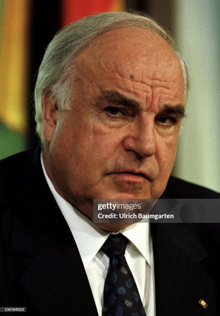 DR Helmut KOHL, Federal Chancellor of the Federal Republic of Germany, during a press conference in the information hall of the Federal Chancellery.