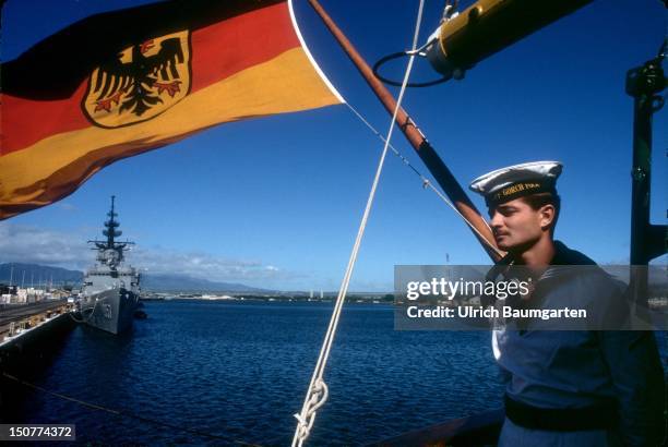 Gorch Fock - The first voyage round the world of the sail school ship of the German Federal Navy - Gorch Fock - 1987 belongs to the high points of...