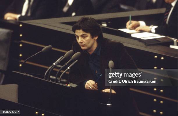 Joschka FISCHER , member of the Federal German Parliament, during his speech at the Federal German Parliament.