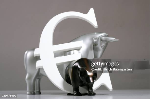 Figures of bull and bear with an Euro sign.