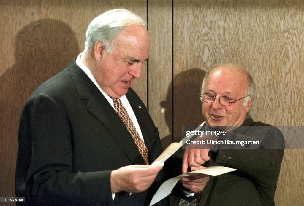 DR Helmut KOHL, Federal Chancellor and DR Norbert BLUEM, Federal Minister of Labour and Social Affairs, are talking to each other before a cabinet meeting.