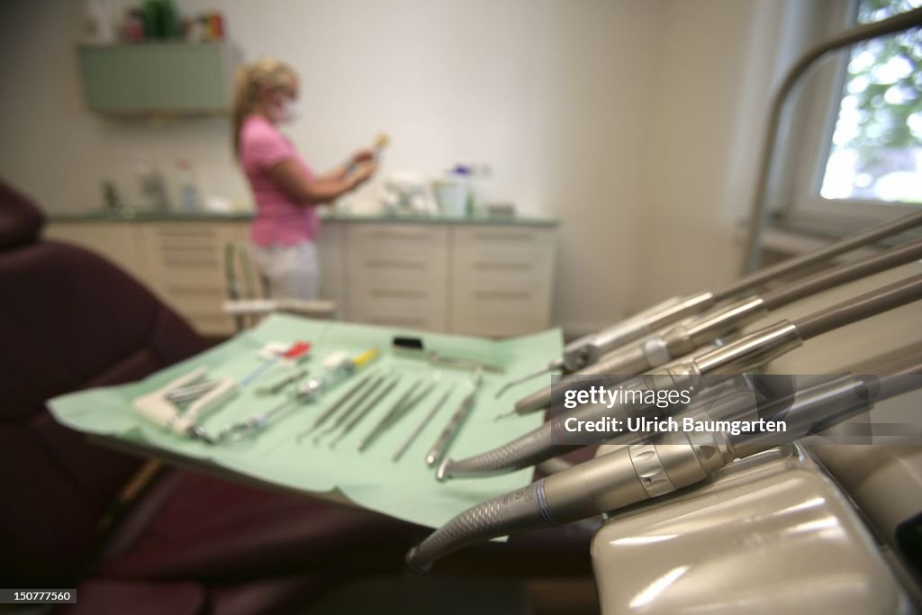 GERMANY, BONN, Dentists room with dental assistant.