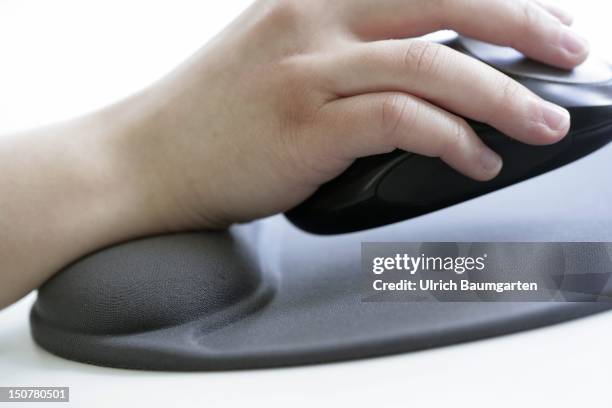 Ergonomic Mouse Photos and Premium High Res Pictures - Getty Images
