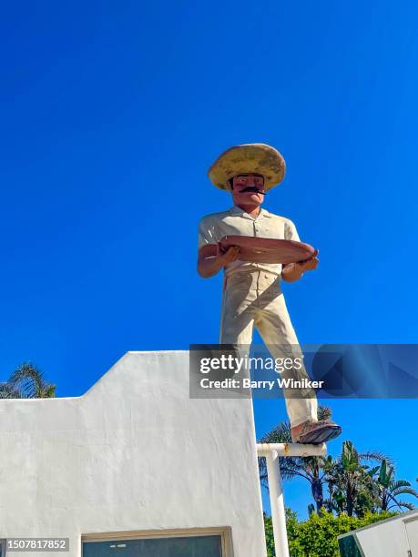 huge statue of man with sombrero atop restaurant in malibu - big moustache stock pictures, royalty-free photos & images