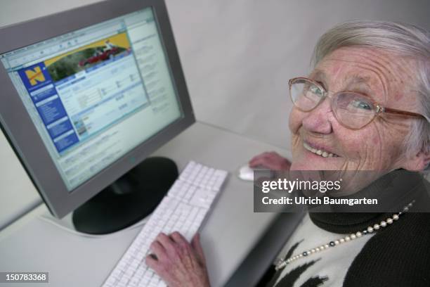 75,326 Old Woman Computer Stock Photos, High-Res Pictures, and Images ...