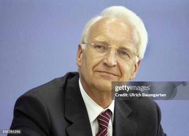 Edmund STOIBER , premier of Bayern, during Federal press conference.