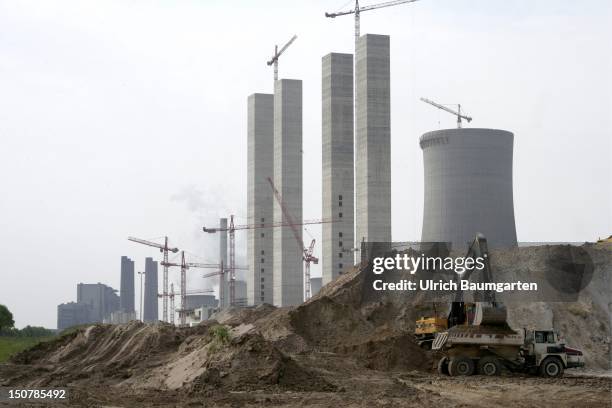 Germany, Neurath, New construction of a lignite-based power plant in Neurath, Germany by RWE Power, in the back the power plant Frimmersdorf.