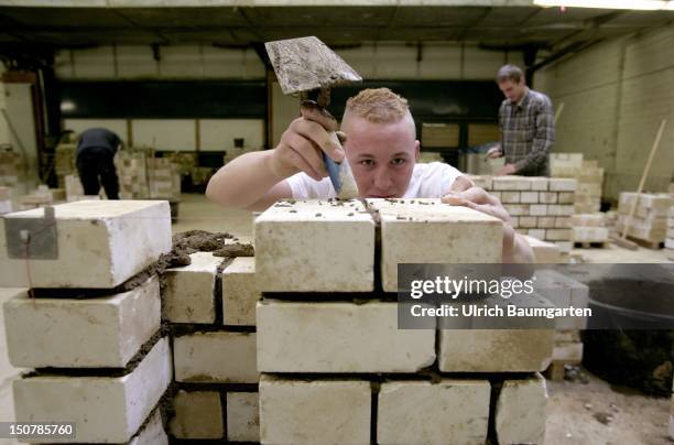 Bricklayer who's being trained at the - Bildungszentrum Butzweiler Hof der Handwerkskammer Koeln -.