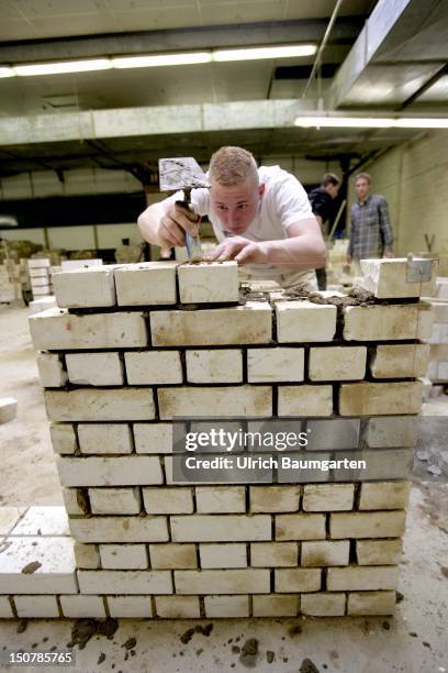 Bricklayer who's being trained at the - Bildungszentrum Butzweiler Hof der Handwerkskammer Koeln -.