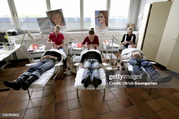 Cosmetician who's being trained at the - Bildungszentrum Butzweiler Hof der Handwerkskammer Koeln -.