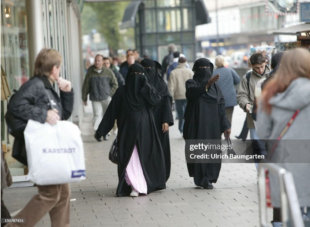 Veiled women in a pedestrian presinct in Munich.