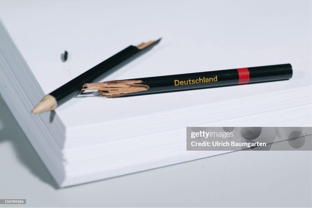 Broken pencil with the writing GERMANY ( Germany ), Symbolic picture: Pisa - study, ailing education system in Germany.