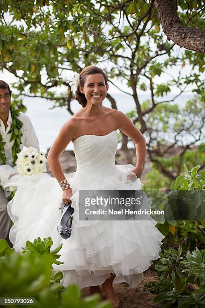 a bride glows on her beach wedding day - hawaii hemd stock-fotos und bilder