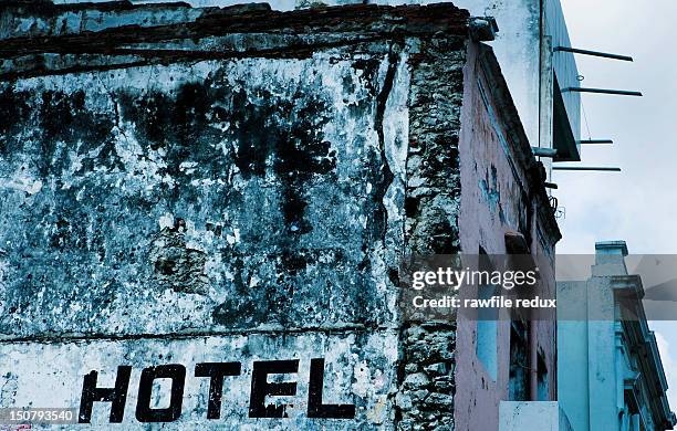 Run Down Inn Run Down Hotel Photos et images de collection - Getty Images
