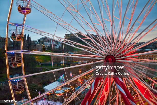 edinburgh at christmas and hogmany, scotland uk - hogmanay stock-fotos und bilder