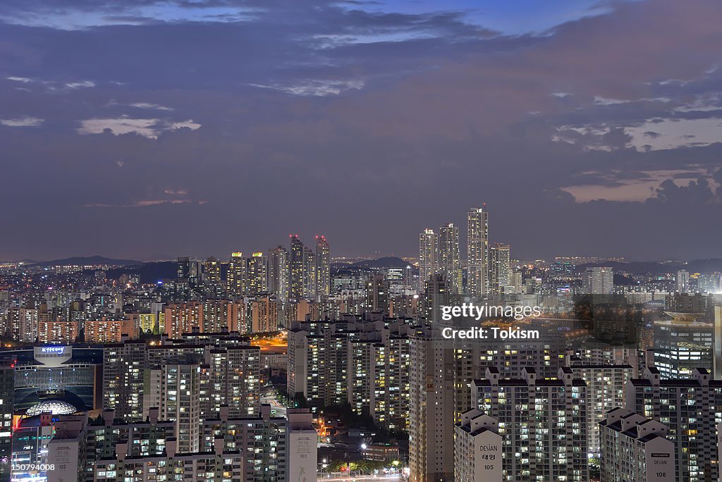 Guro-dong at night