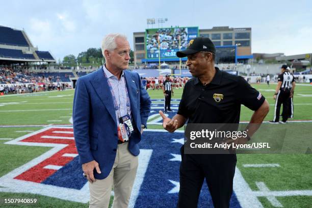 Daryl Johnston, Executive Vice President of USFL Football Operations, talks with head coach Ray Horton of the Pittsburgh Maulers during the 2023 USFL...