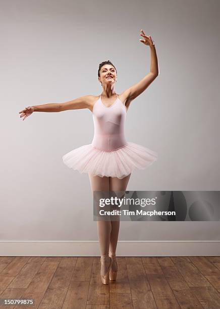 portrait of a ballet dancer - ballet class stock pictures, royalty-free photos & images