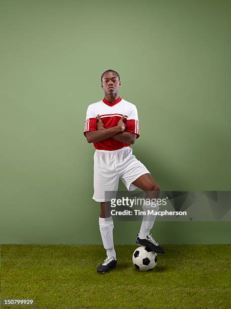 portrait of a footballer - inglaterra futbol fotografías e imágenes de stock