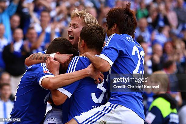 Lewis Holtby of Schalke celebrates the second goal with Klaas-Jan Huntelaar , Roman Neustaedter and Atsuto Uchida of Schalke during the Bundesliga...