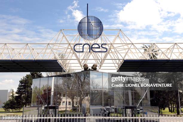 Vue de l'entrée du CNES à Toulouse, prise 03 avril 2008, d'où l'ATV Jules Verne, ravitailleur européen de l'espace, est piloté par les ingénieurs de...