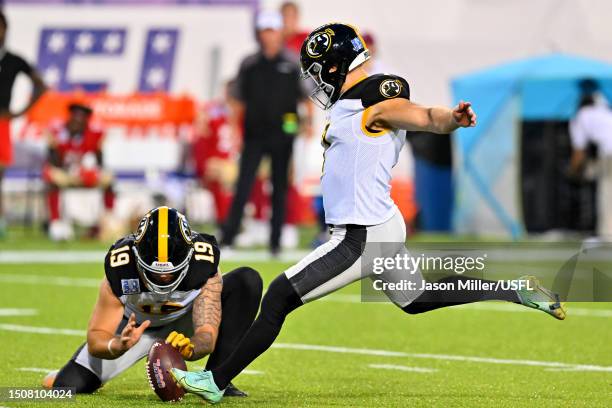 Chris Blewitt of the Pittsburgh Maulers kicks a field goal against the Birmingham Stallions during the second quarter in the 2023 USFL Championship...