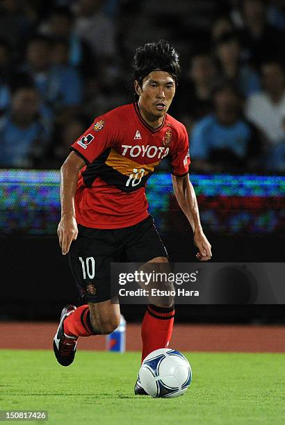 Yoshizumi Ogawa of Nagoya Grampus in action during the J.League match between Kawasaki Frontale and Nagoya Grampus at Todoroki Stadium on August 25,...