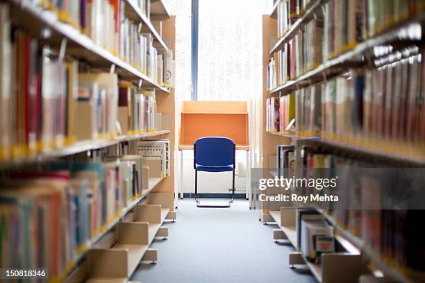 library in a further education college - library stock-fotos und bilder