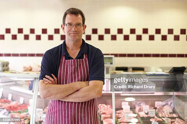 butcher in his shop - boucher photos et images de collection