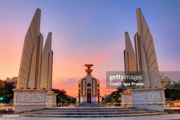 democracy monument in bangkok - democracy monument stock pictures, royalty-free photos & images