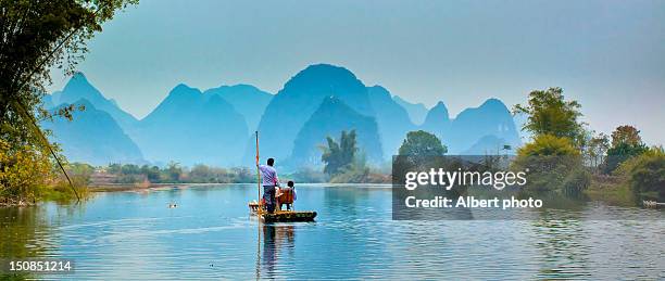 guilin li river - floß stock-fotos und bilder