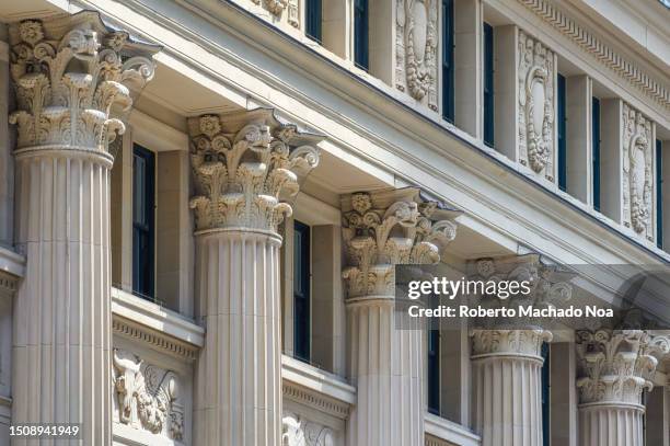 stone architecture toronto - sculpture canada foto e immagini stock