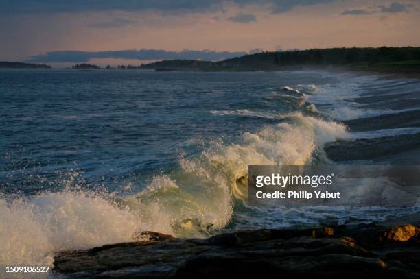 crashing waves - north atlantic ocean stock pictures, royalty-free photos & images