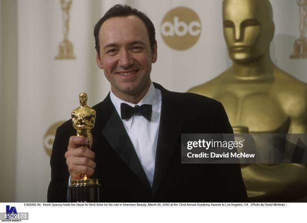 Kevin Spacey holds his Oscar for Best Actor for his role in American Beauty, March 26, 2000 at the 72nd Annual Academy Awards in Los Angeles, CA.
