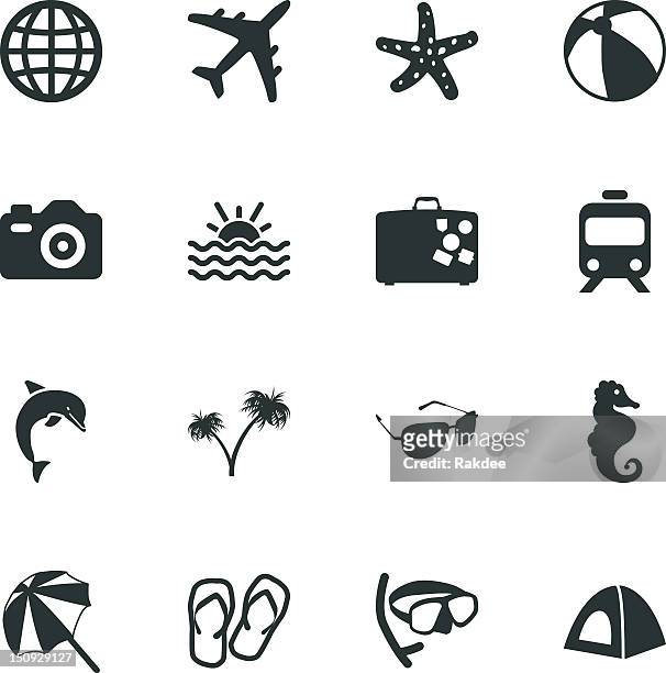 ilustraciones, imágenes clip art, dibujos animados e iconos de stock de silueta de iconos de vacaciones y viajes - beach umbrella white background