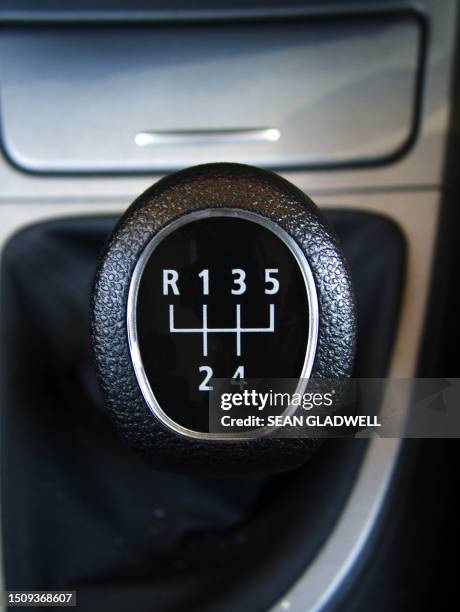 car gear stick - gears stick bildbanksfoton och bilder