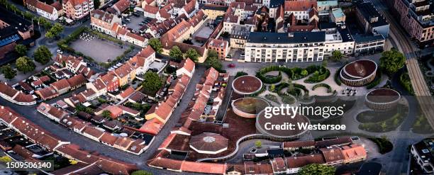 vista aérea da cidade velha de odense - funen - fotografias e filmes do acervo